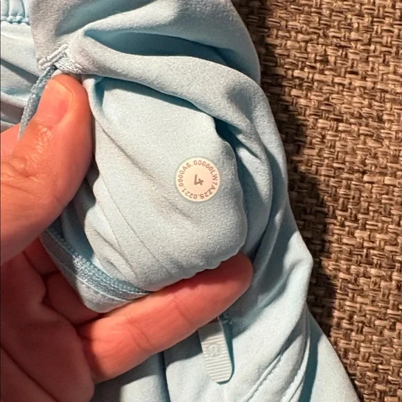 Lululemon Tracker Short 4” in Icing Blue SZ 4 EUC - Picture 6 of 6
